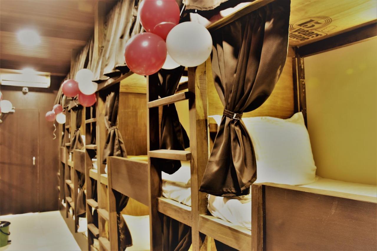 Asra Dormitory For Male And Female Мумбаї Екстер'єр фото