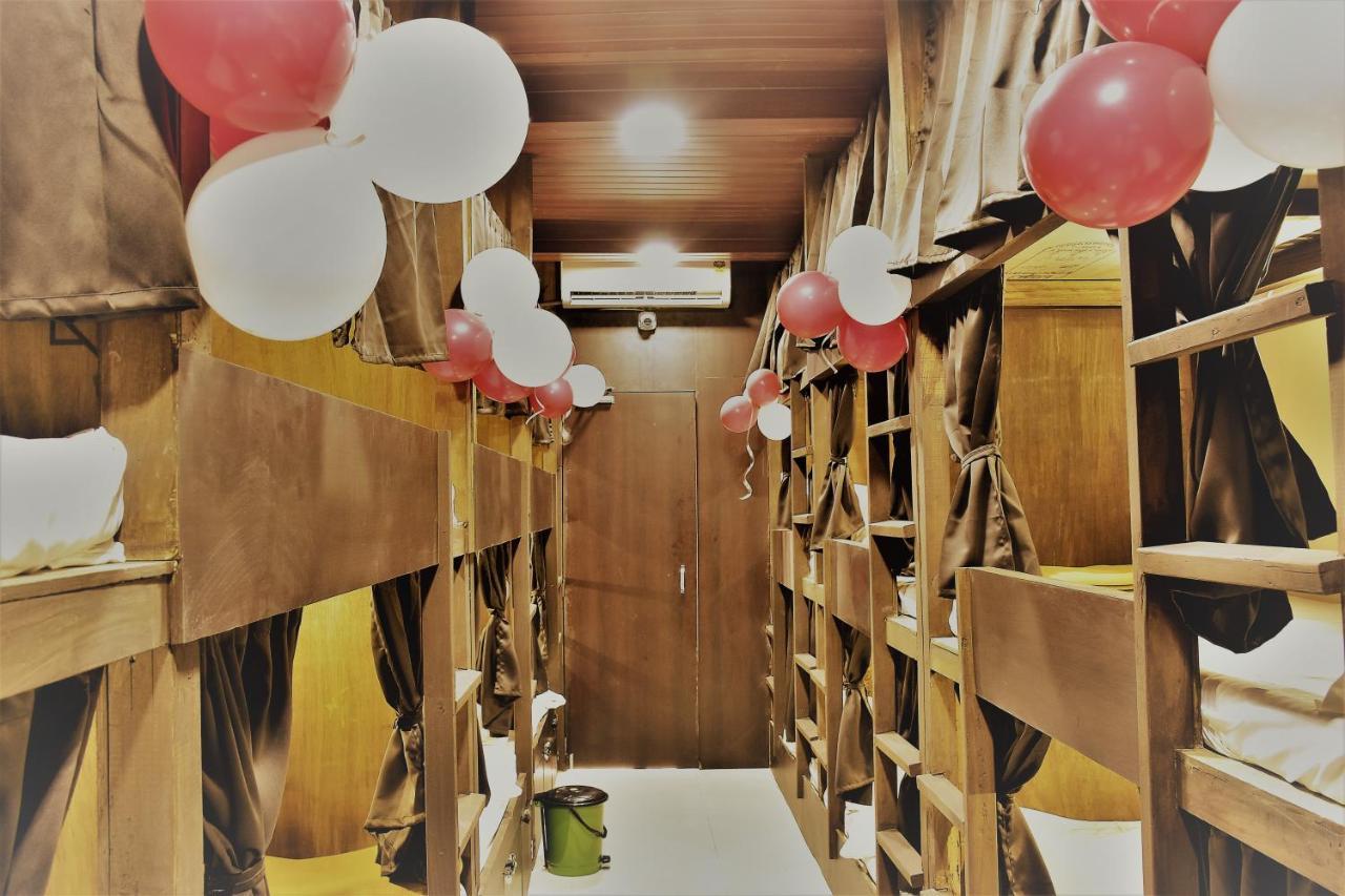 Asra Dormitory For Male And Female Мумбаї Екстер'єр фото