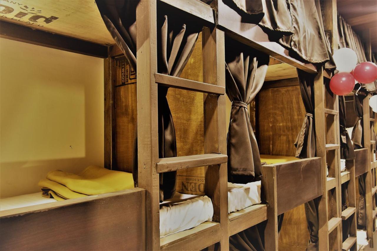 Asra Dormitory For Male And Female Мумбаї Екстер'єр фото