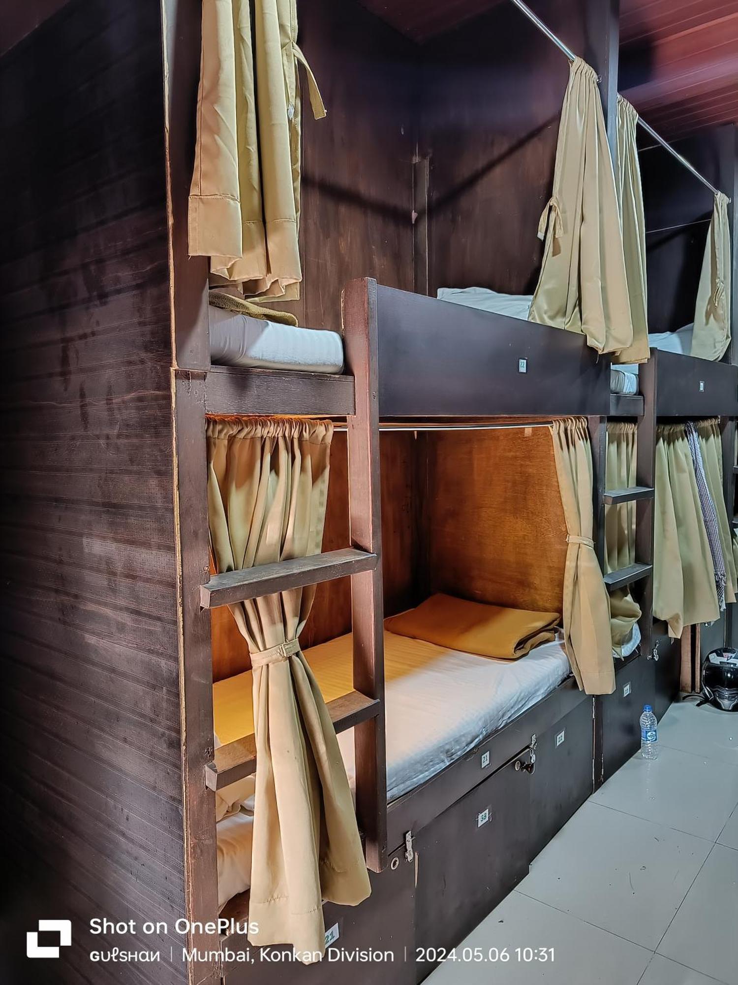 Asra Dormitory For Male And Female Мумбаї Екстер'єр фото