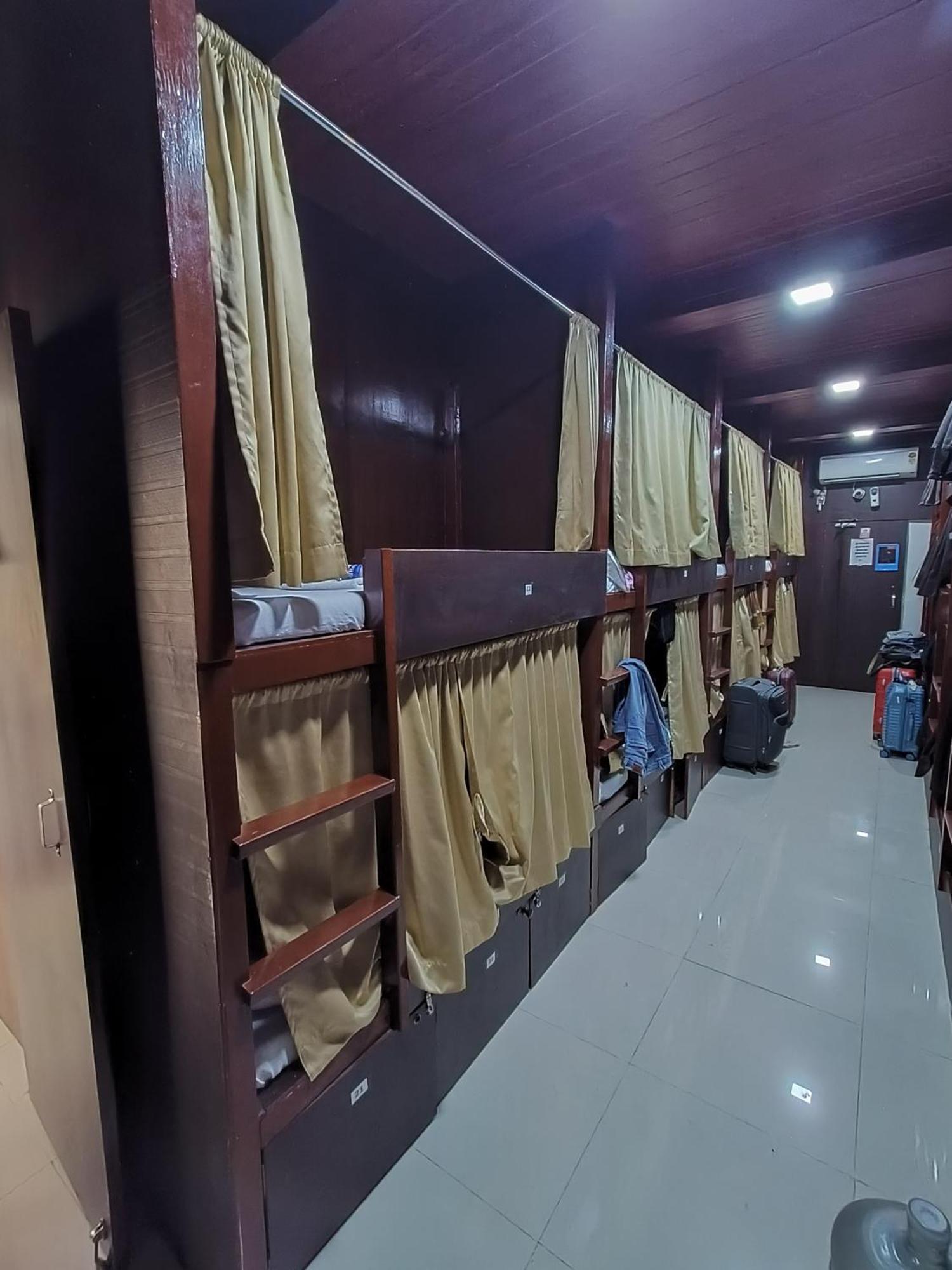 Asra Dormitory For Male And Female Мумбаї Екстер'єр фото