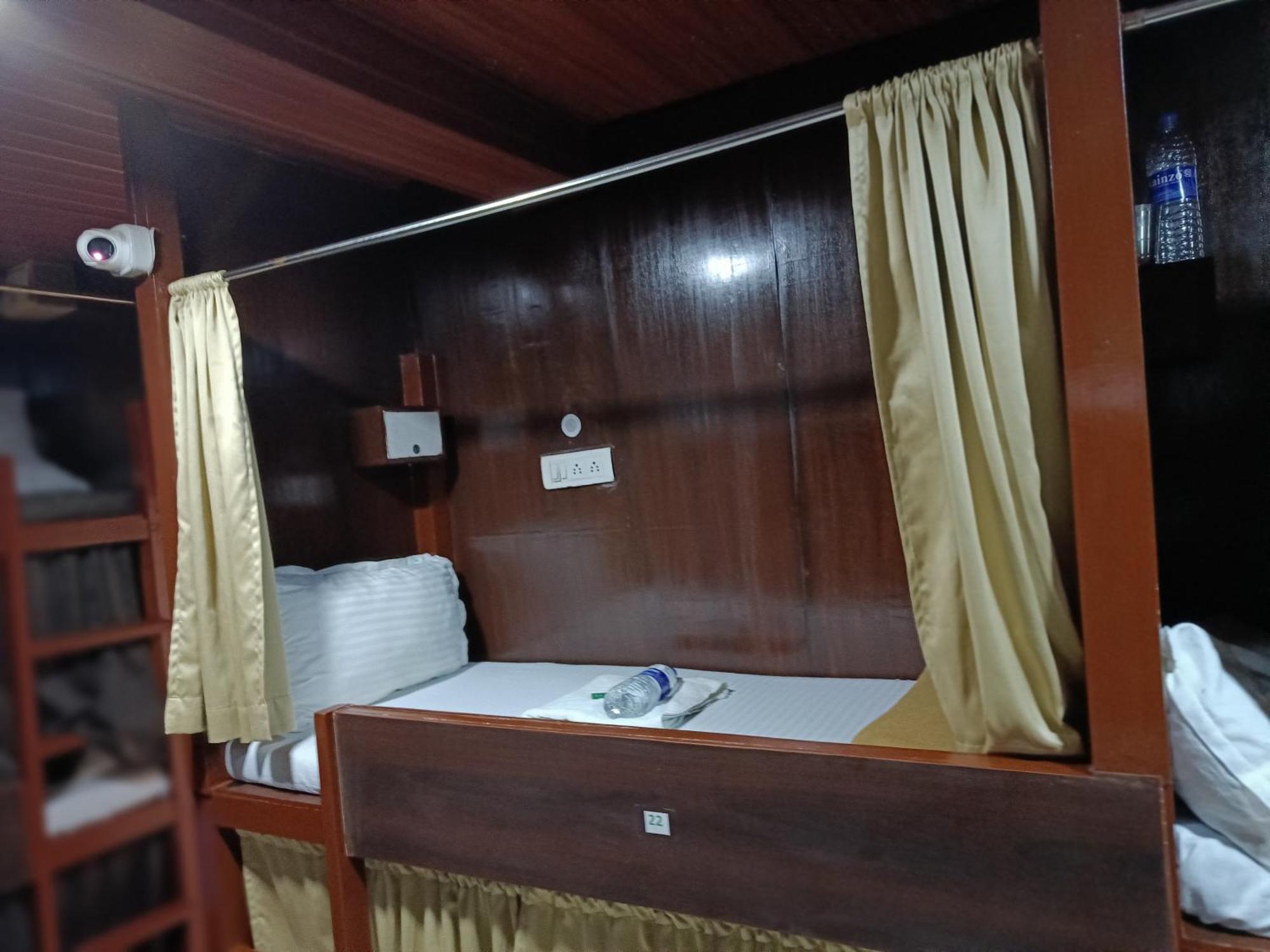 Asra Dormitory For Male And Female Мумбаї Екстер'єр фото