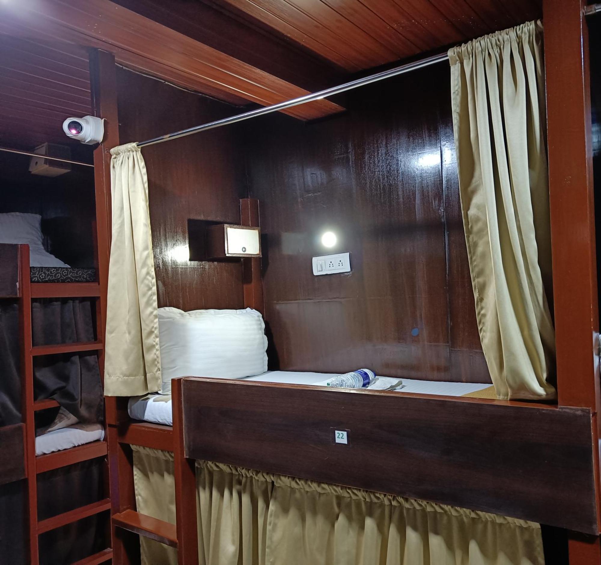 Asra Dormitory For Male And Female Мумбаї Екстер'єр фото