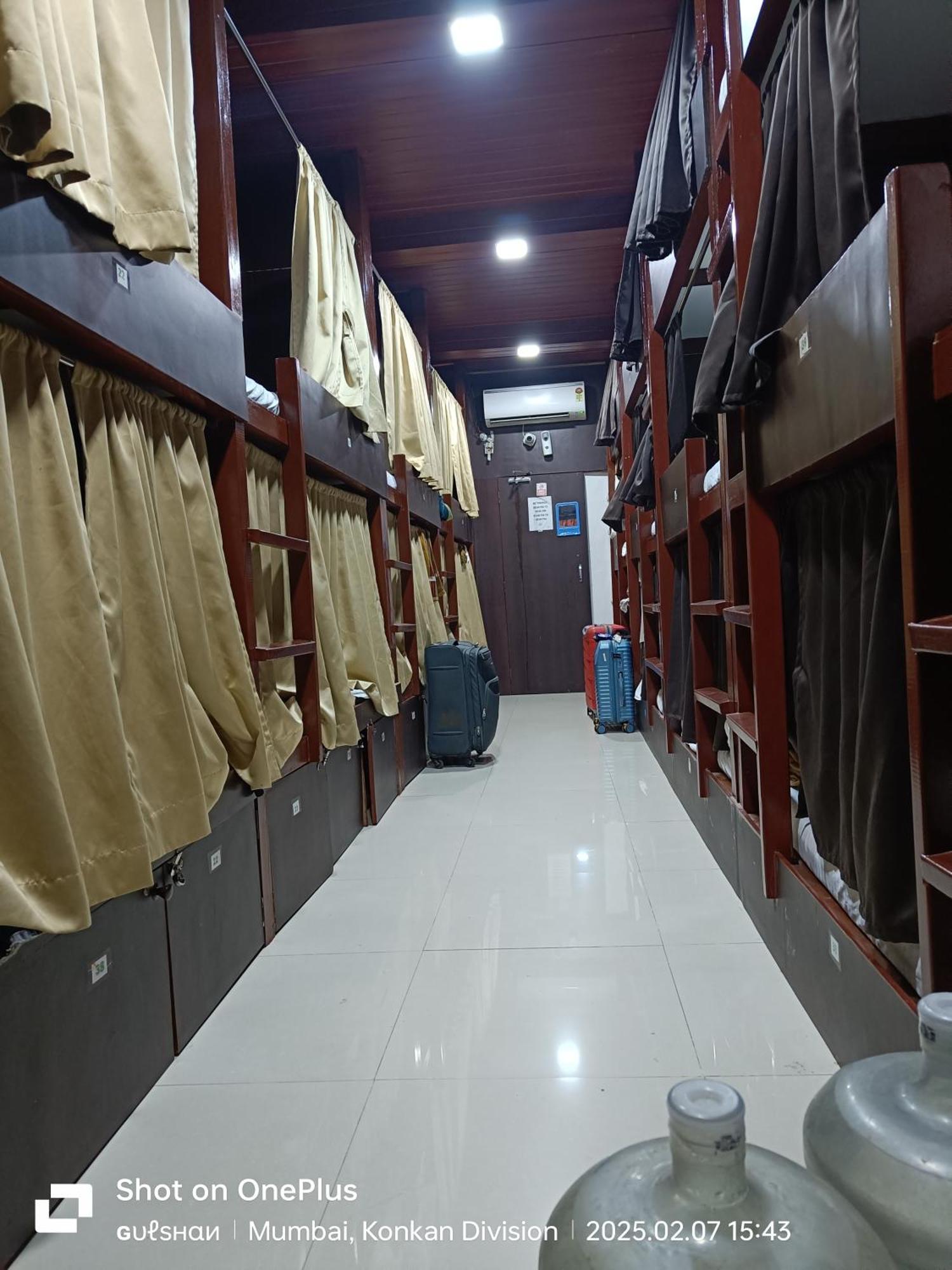 Asra Dormitory For Male And Female Мумбаї Екстер'єр фото